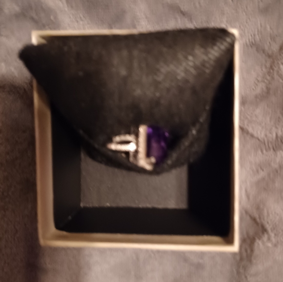 Amethyst 925 sterling silver ring. Size 7. Emerald cut. Lg. stone. - Picture 2 of 6